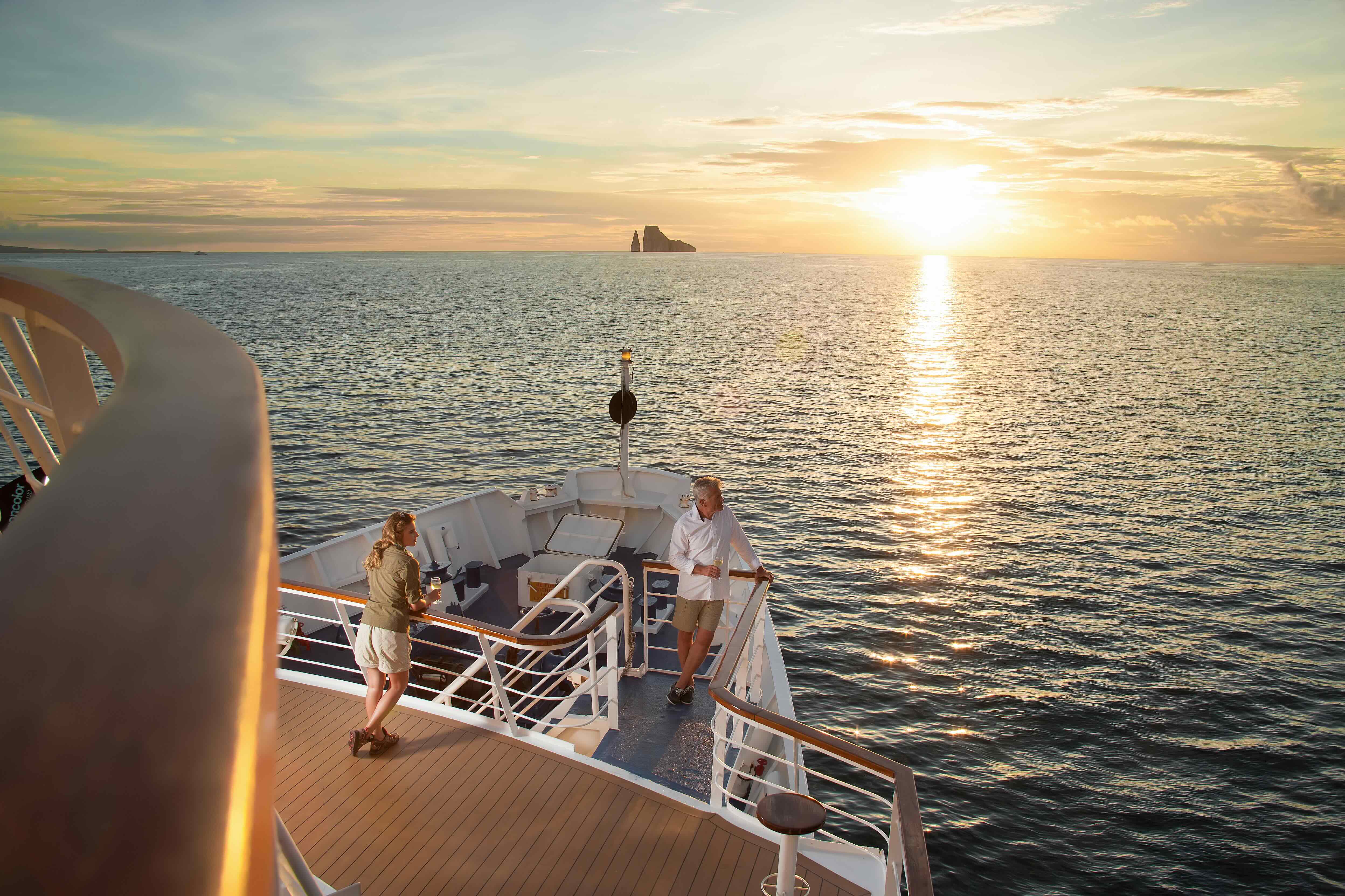 Yacht La Pinta Bridge 1